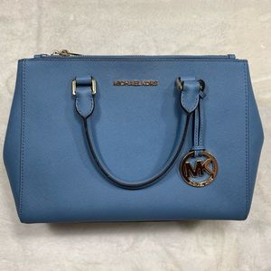 Michael Kors Sutton Cornflower MED